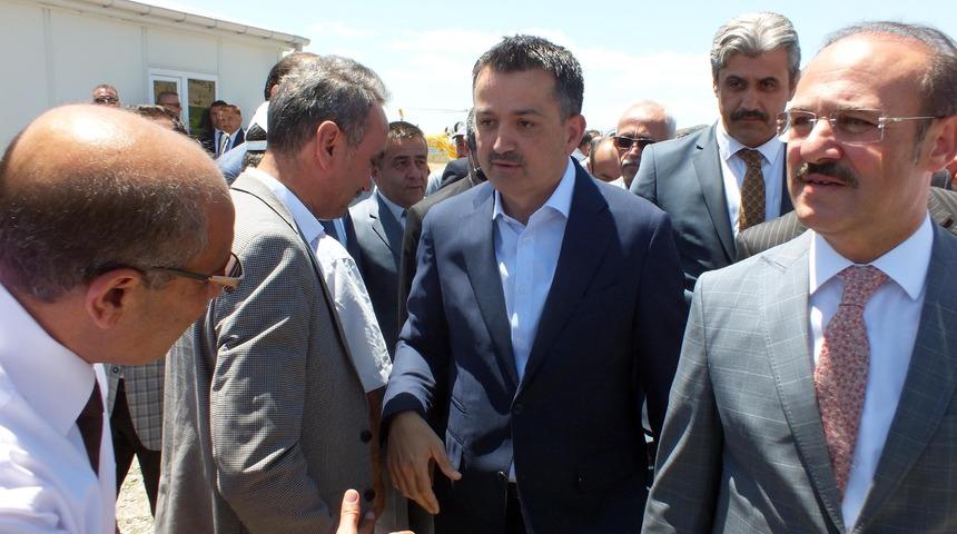 Bakan Pakdemirli'den köylülerin meyve bahçesi projesine tam not