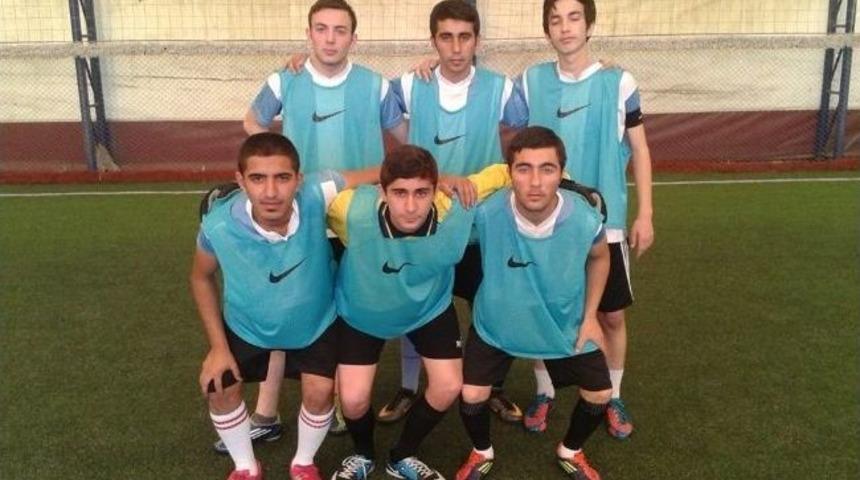 Halı Saha Liginde Şampiyon Anadolu &Ouml;ğretmen Lisesi Oldu