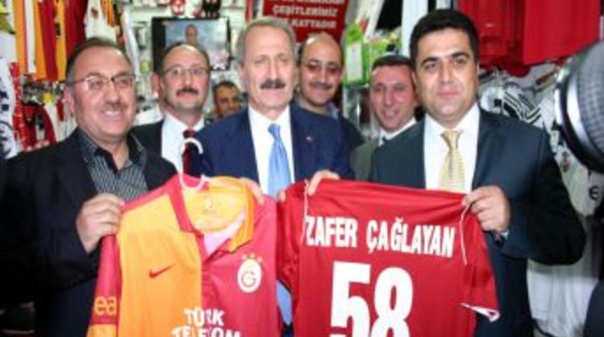 &Ccedil;ağlayan: &Uuml;lkemle Y&uuml;z Kat Daha Iftihar Ediyorum