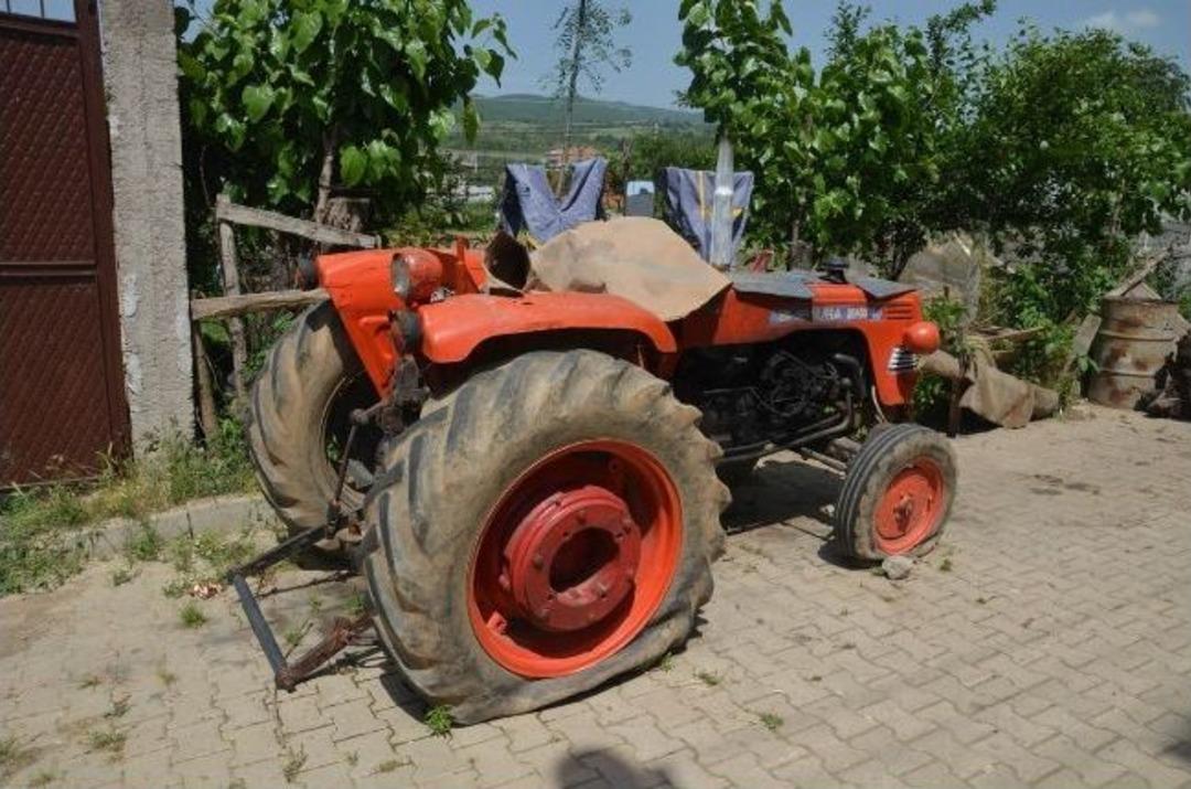 İmama Kızdı, 15 Aracın Lastiğini Kesti