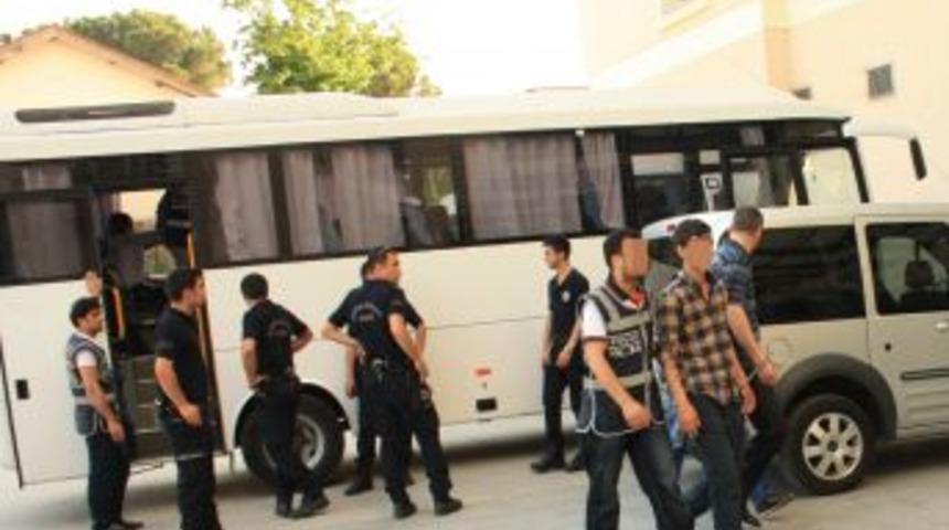 Uyuşturucudan G&ouml;zaltına 40 Kişi Sağlık Kontrol&uuml;nden Ge&ccedil;ti