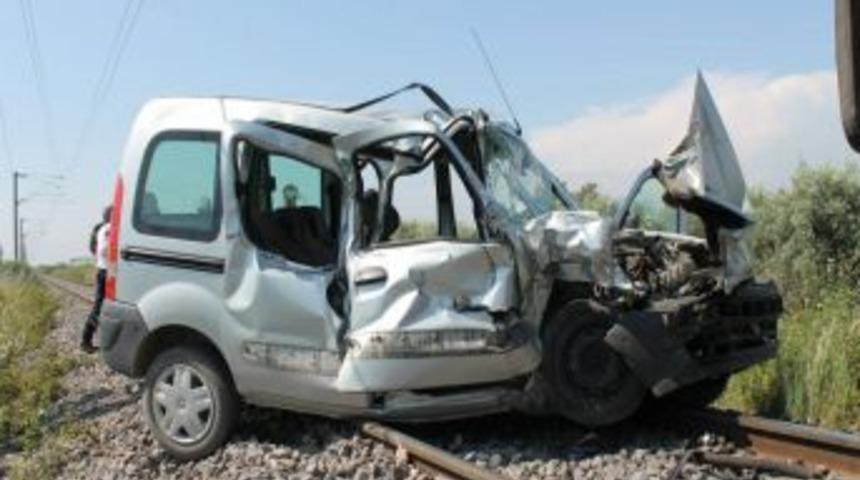 Hemzemin Ge&ccedil;itte Kaza: 3 Yaralı