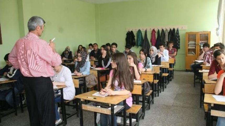 45 G&uuml;nl&uuml;k İzin Lise Son Sınıf &Ouml;ğrencilerini Sevindirdi