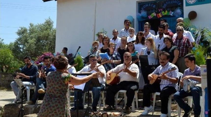 Kursiyerlerden Mankenleri Aratmayacak Defile