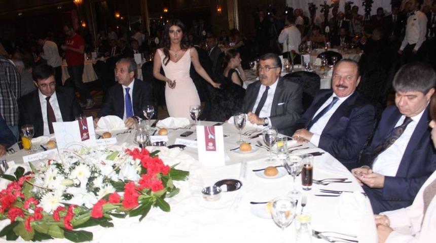 Siyaset Dergisi'nin &Ouml;d&uuml;lleri Sahiplerini Buldu