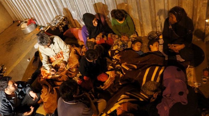 Esed Rejiminden Ka&ccedil;an Suriyeli Aile Yaşam M&uuml;cadelesi Veriyor