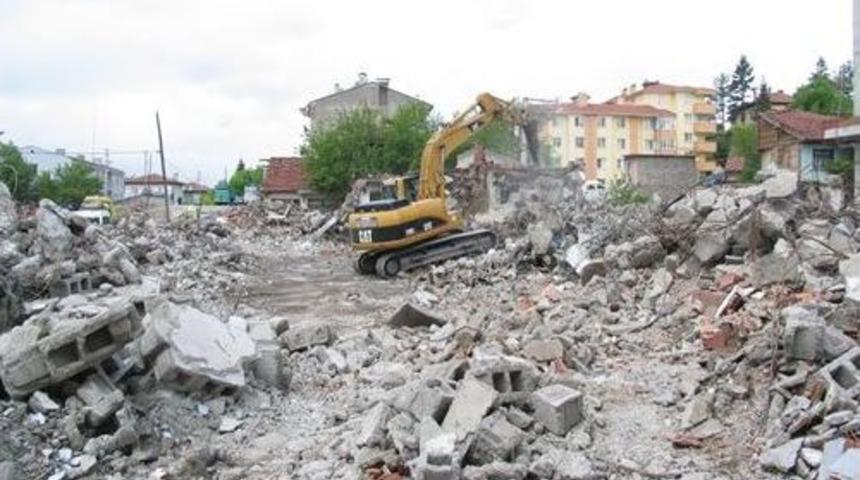 Ara&ccedil;&rsquo;ta A&ccedil;ık Hal Pazarı Yıkıldı