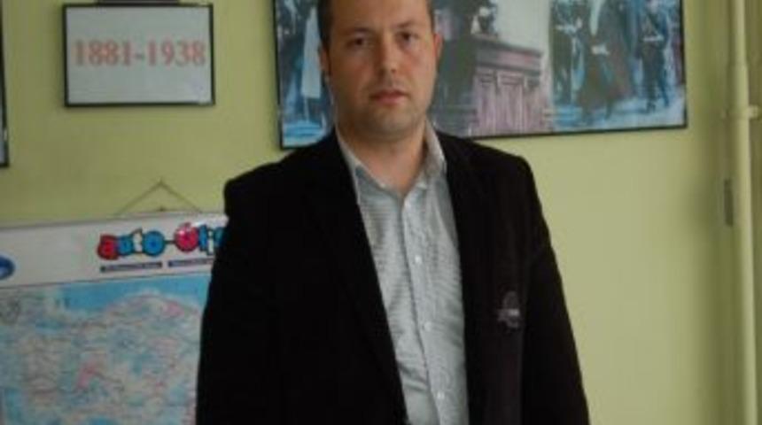 Gen&ccedil;lik Ve Spor İl&ccedil;e M&uuml;d&uuml;r&uuml; Mehmet &Ouml;zkeskin;