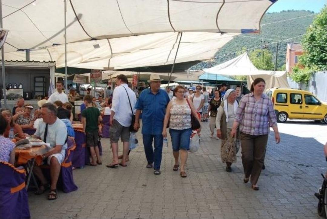 Kavgacı Pazarcıların Yerleri Kapatıldı