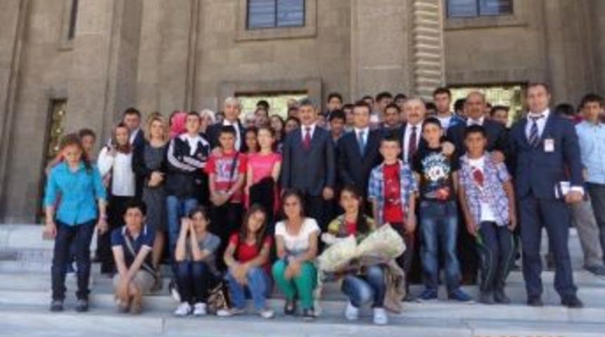 Kağızman&rsquo;lı &ouml;ğrenciler TBMM&rsquo;yi ziyaret etti