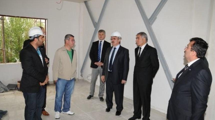 Vali Karaloğlu, Sgk Binasında İncelemelerde Bulundu