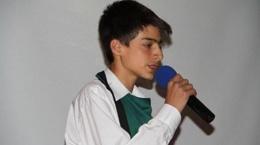 Meslek Lisesi &Ouml;ğrencilerinden Şiir Dinletisi