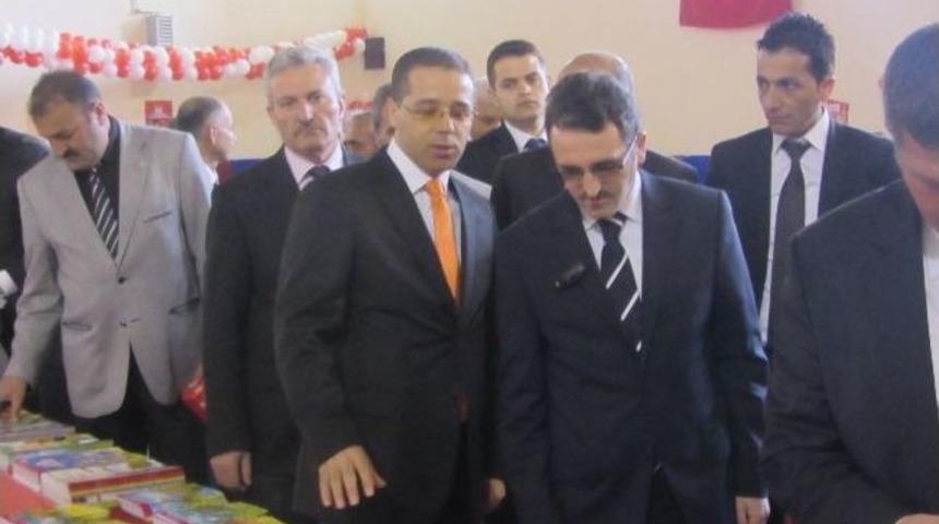 &Ccedil;at&rsquo;ta &ldquo;kitap Fuarı A&ccedil;ıldı