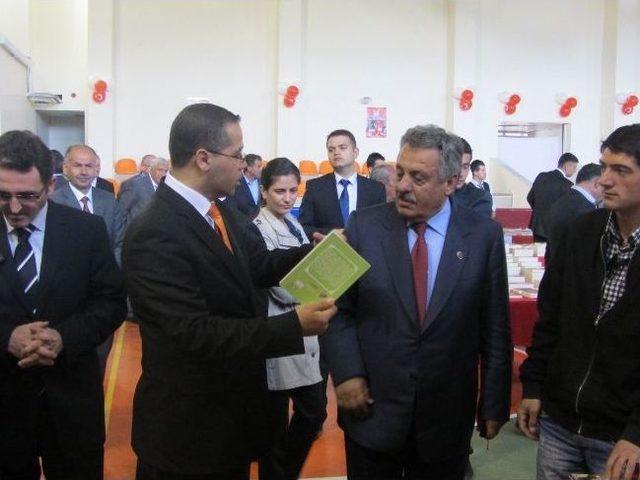 &Ccedil;at&rsquo;ta &ldquo;kitap Fuarı A&ccedil;ıldı 1