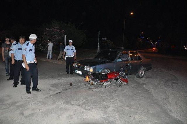 Motosikletiyle Otomobilin Altına Girdi 1