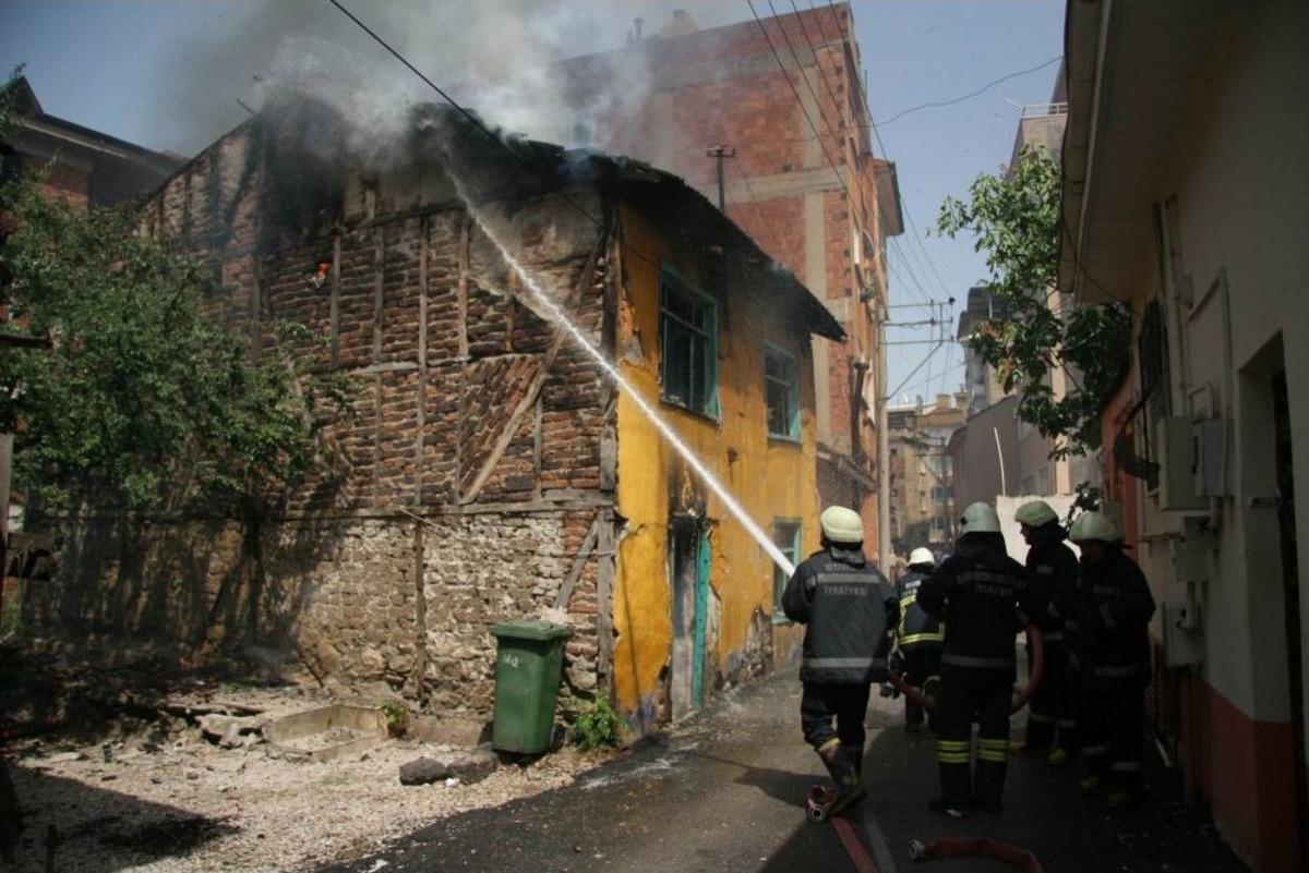 Metruk Bina Yangınında Tinerci Ş&uuml;phesi