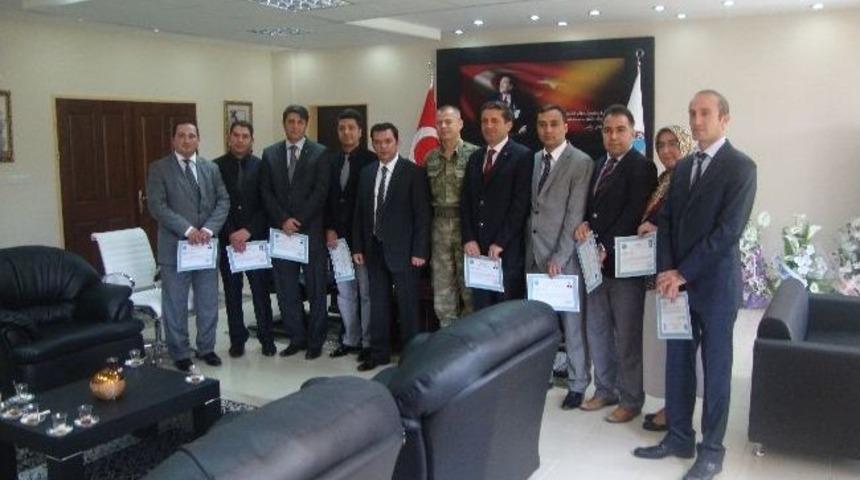 Kaymakam Tengir, &Ouml;zveriyle &Ccedil;alışan Memurlarını Başarı Belgesiyle &Ouml;d&uuml;llendirdi