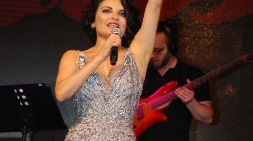 G&ouml;ksel, Hayranlarını Coşturdu