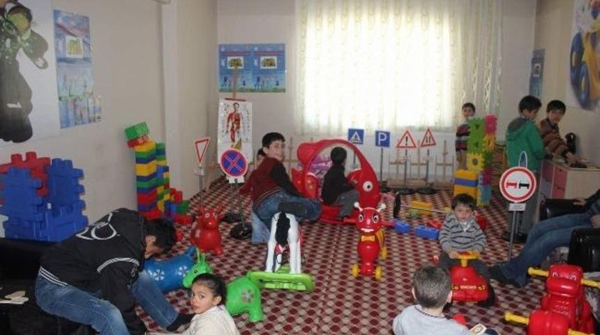Hakkarili &Ccedil;ocuklar Oyun Alanına Kavuştu