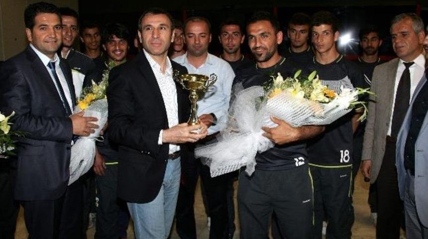 Avrupa'nın Hokey Şampiyonu Takımı Yurda D&ouml;nd&uuml;