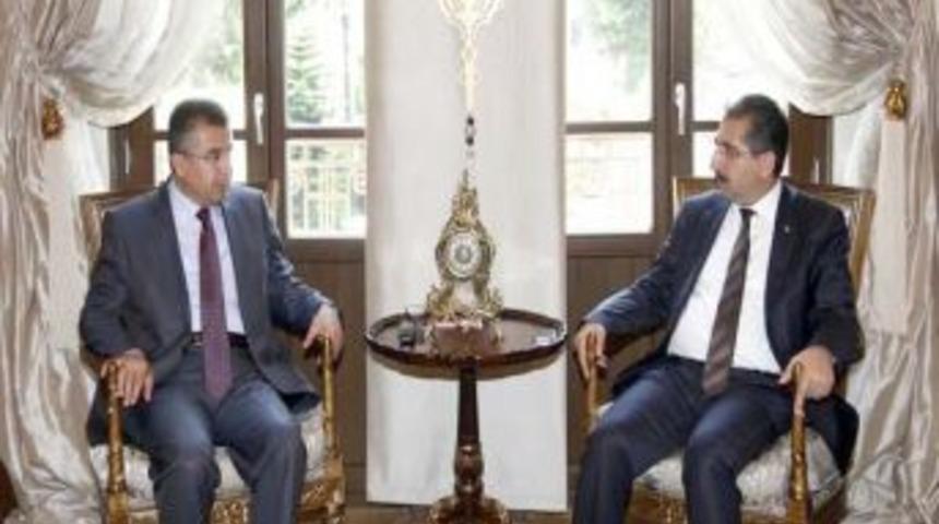 Vali Lekesiz: Reyhanlı'da Yaraların Bir An &Ouml;nce Sarılması &Ouml;ncelikli Hedefimiz