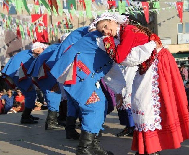 36. Uluslararası Giresun Aksu Festivali Renkli G&ouml;r&uuml;nt&uuml;lerle Devam Ediyor 1