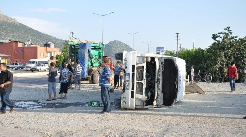 İş Makinesi İle Minib&uuml;s &Ccedil;arpıştı