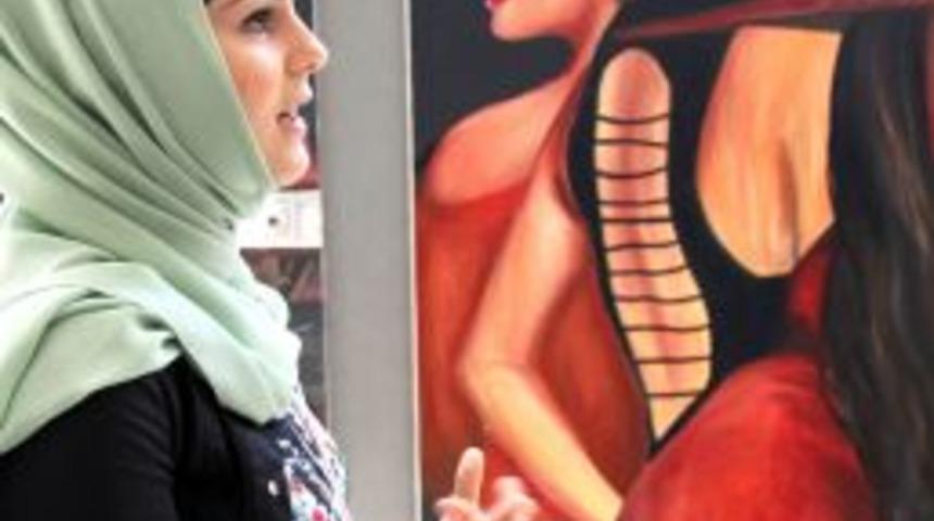 MK&Uuml; Koridorlarında Tablolar A&ccedil;tı