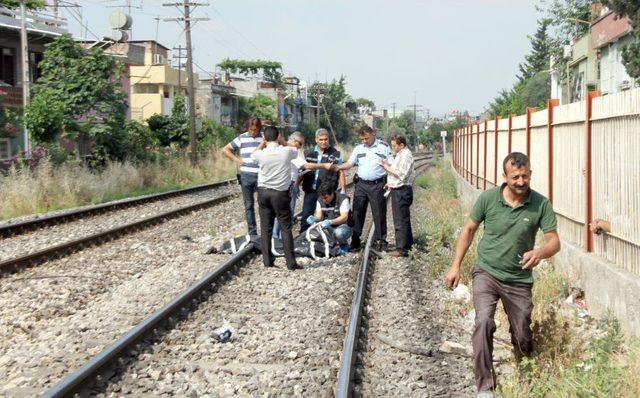 Telefonla Konuşurken Trenin Altında Kaldı 1