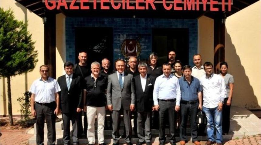 Vali Altıparmak&rsquo;tan Antalya Gazeteciler Cemiyeti&rsquo;ne Veda Ziyareti
