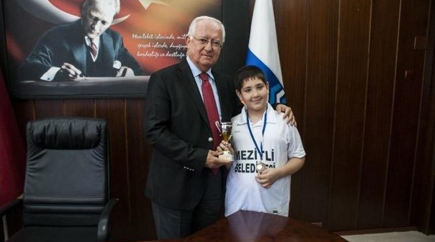 Mezitli'nin Sporcusu Barış &Ouml;zenir Santran&ccedil;ta D&uuml;nya 3.'s&uuml; Oldu