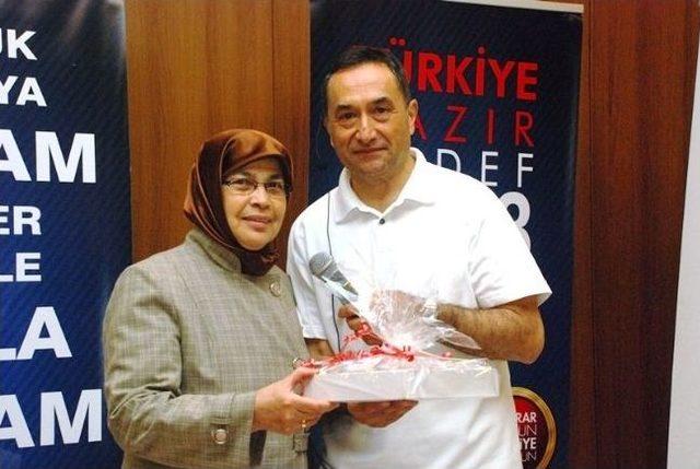 Gediz de Ak Parti Kadın Kolları Üyelerine Konferans 3