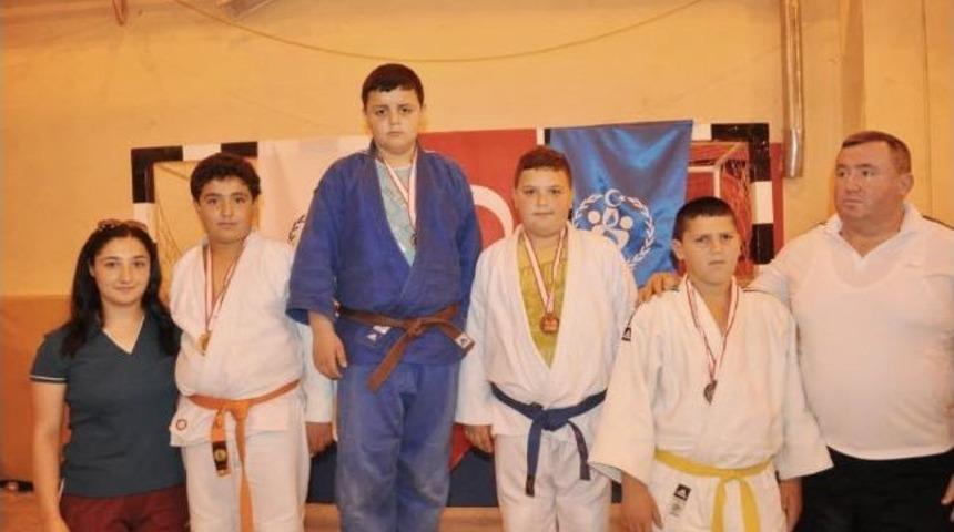 Minik Judocular Balıkesir'de Şampiyon Oldu
