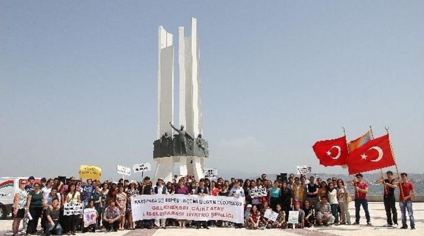 Karşıyaka&rsquo;da Şenlik Bitmiyor Tiyatro Şenliği De &ldquo;perde&rdquo; Dedi