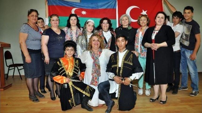 S&ouml;keli Eğitimciler Bak&uuml; İle Eğitim K&ouml;pr&uuml;s&uuml; Kurdu