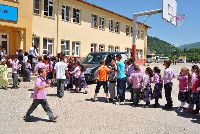 Süt Gününde 10 Bin Adet Ayran Dağıtıldı