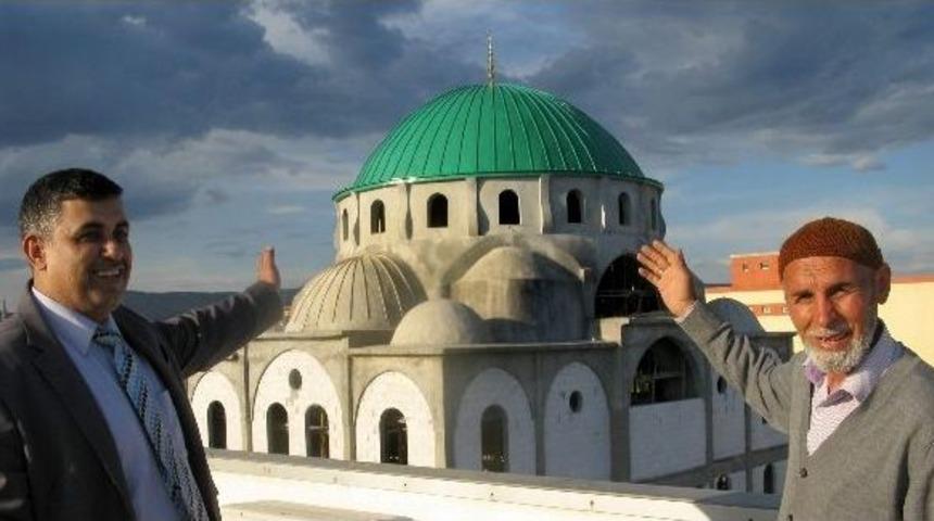 Araban Sa&rsquo;d Bin Ebi Vakkas Hazretleri Camisi&rsquo;nin Alemi Takıldı