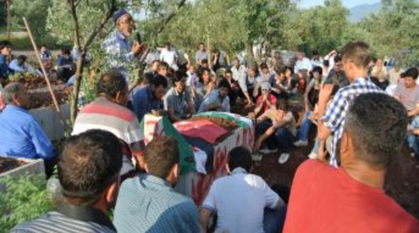 Suriyeli &Uuml;steğmen Osmaniye&rsquo;de Toprağa Verildi