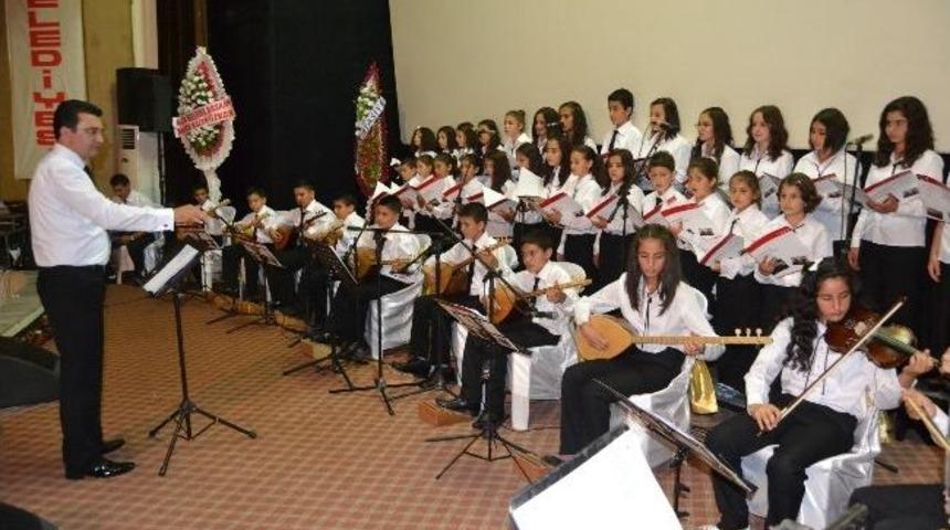 Kozan&rsquo;da Yatılı İlk&ouml;ğretim Okulu &Ouml;ğrencilerinden Konser