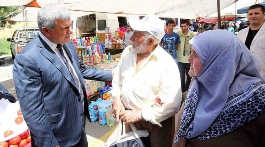 Başkan Karaosmanoğlu Semt Pazarını Gezdi