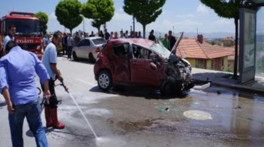 3 kız &ouml;ğrenci bulvarı birbirine kattı: 3 yaralı