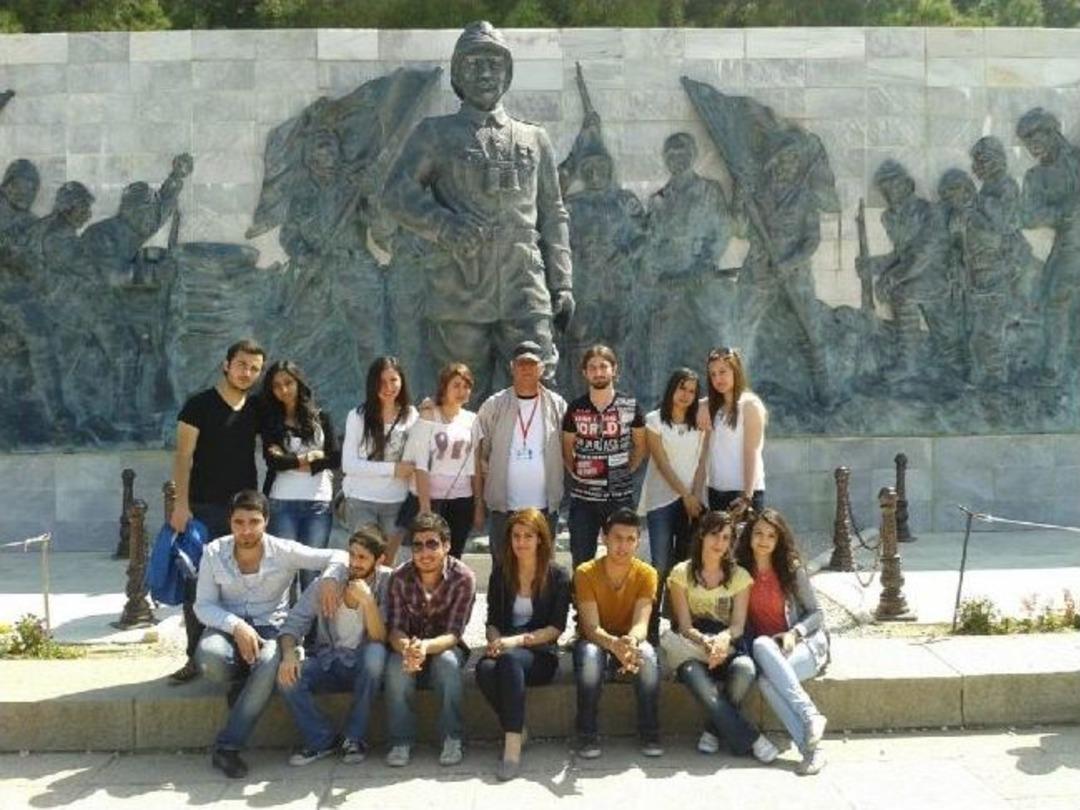 &Uuml;niversite &Ouml;ğrencileri &Ccedil;anakkale&rsquo;yi Gezdi