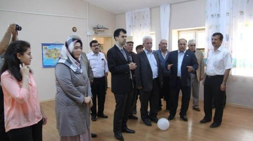 &Ccedil;&uuml; &Ouml;ğrencileri &Ccedil;evlik K&ouml;y&uuml;nde Bir Sınıfı Yeniden Dizayn Etti