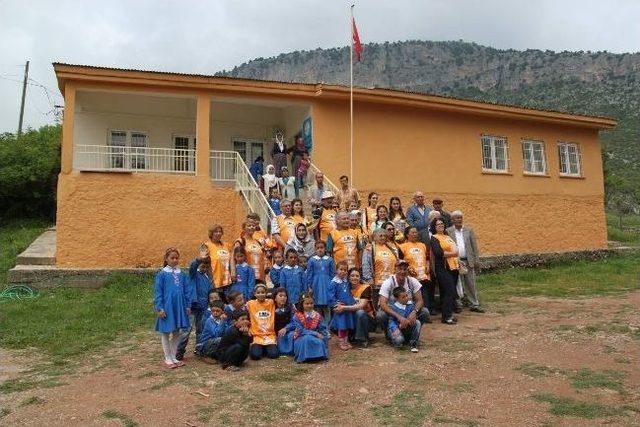 Çü Öğrencileri Çevlik Köyünde Bir Sınıfı Yeniden Dizayn Etti