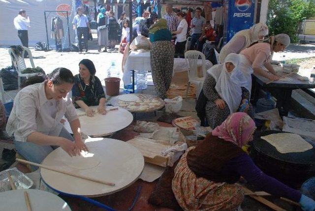 Silah Tutan Eller Hamur Açtı