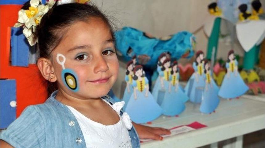 Minikler Kendi Sergilerini Açtı