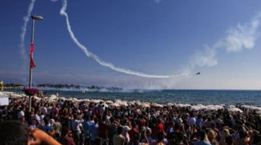 Sim&uuml;lat&ouml;rde İlk &Uuml;&ccedil;e Girenlere Side Semalarında U&ccedil;uş &Ouml;d&uuml;l&uuml;