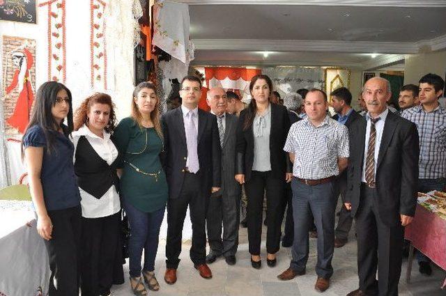 Derik Hem Kursiyerlerinden Yıl Sonu Sergisi 1