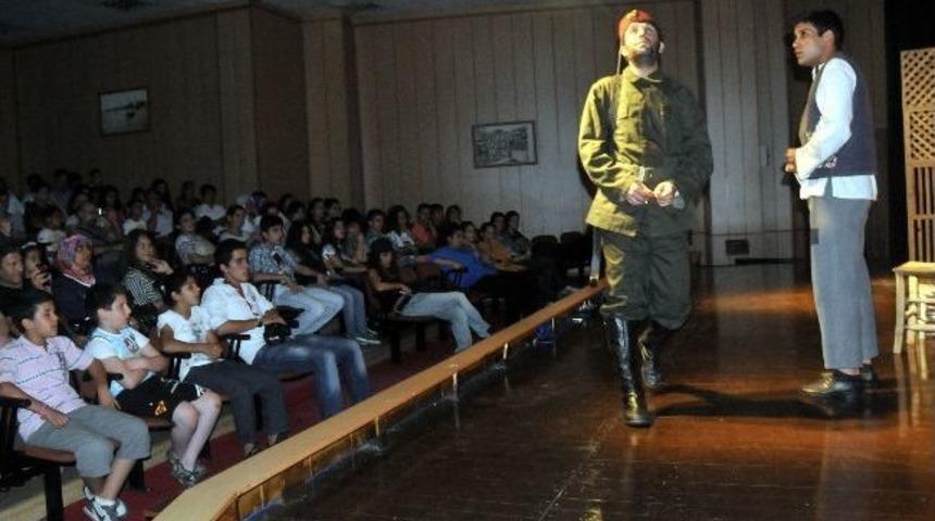 Akdeniz'de 'tiyatro G&uuml;nleri' Devam Ediyor