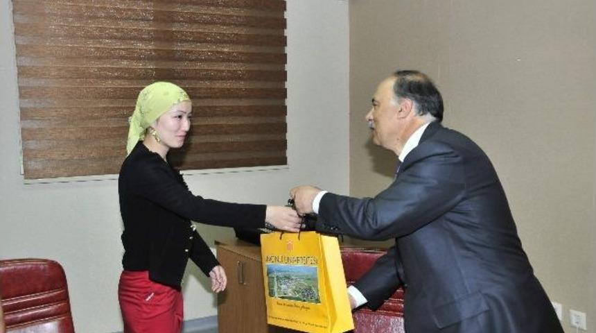 Kazak &Ouml;ğrenciler Ziyaret Ger&ccedil;ekleştirdi